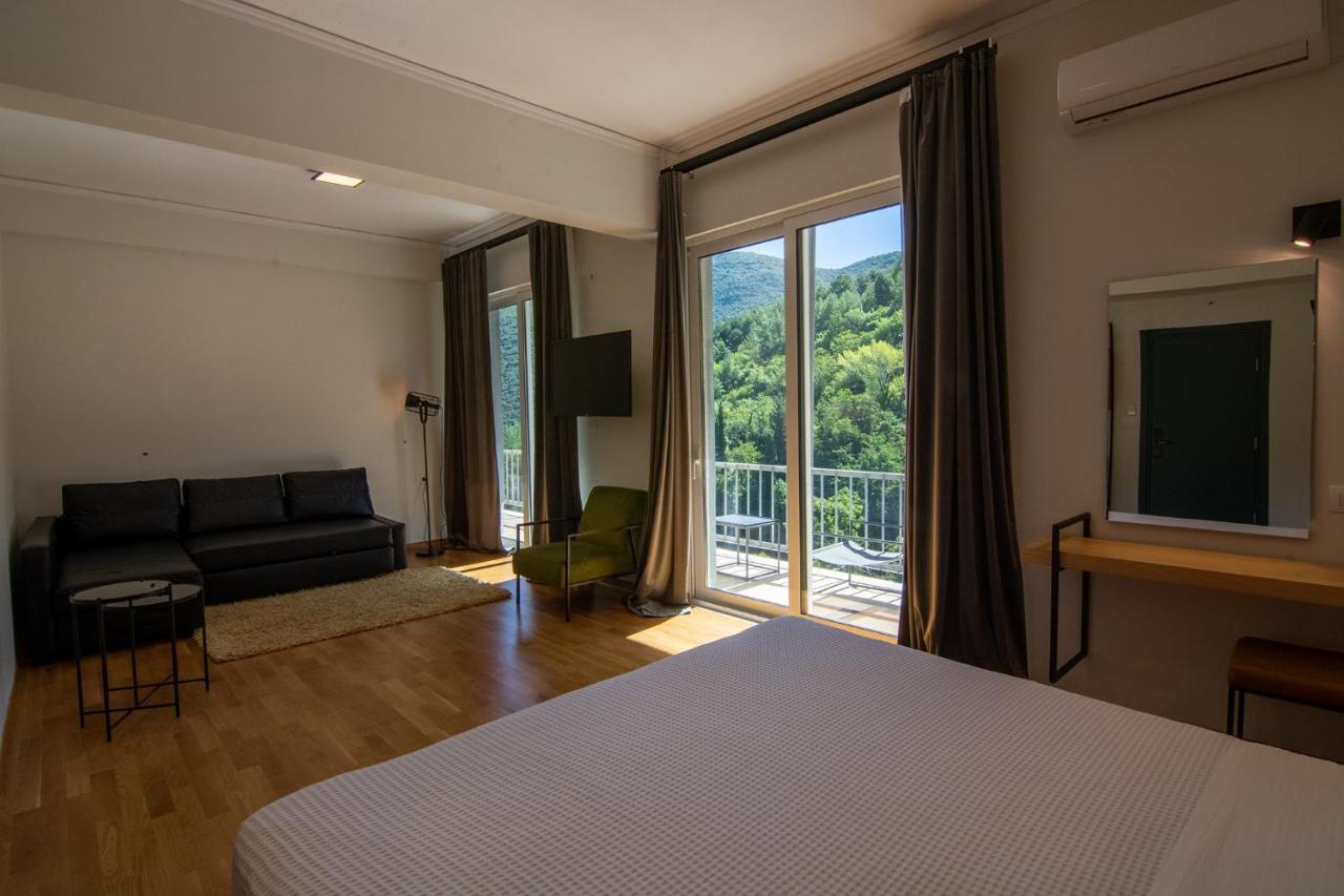 אנדריטסאינה Theoxenia Hotel מראה חיצוני תמונה
